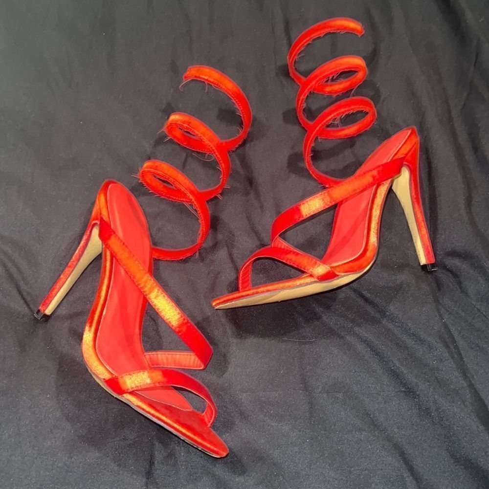 Red heels size 39